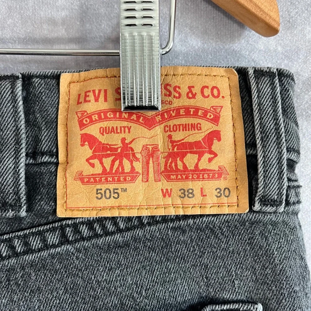 Levis 505 Regular Fit Mens 38x30 Black Faded Denim Jeans Casual Pants 00505-2913